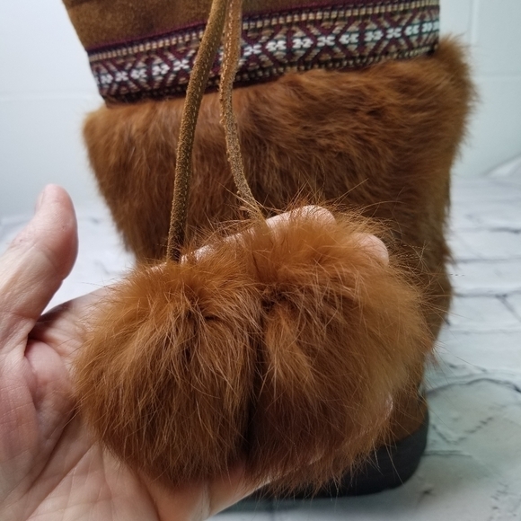 Minnetonka Carson mukluk suede rabbit fur boots - Picture 4 of 14